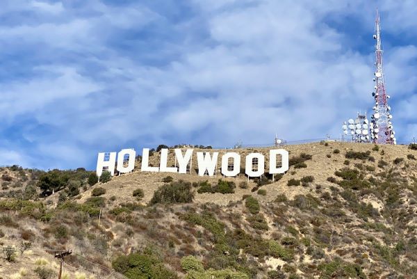 Hollywood font